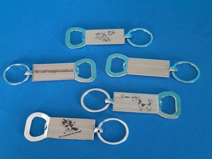Porte clés décapsuleur bambou et métal