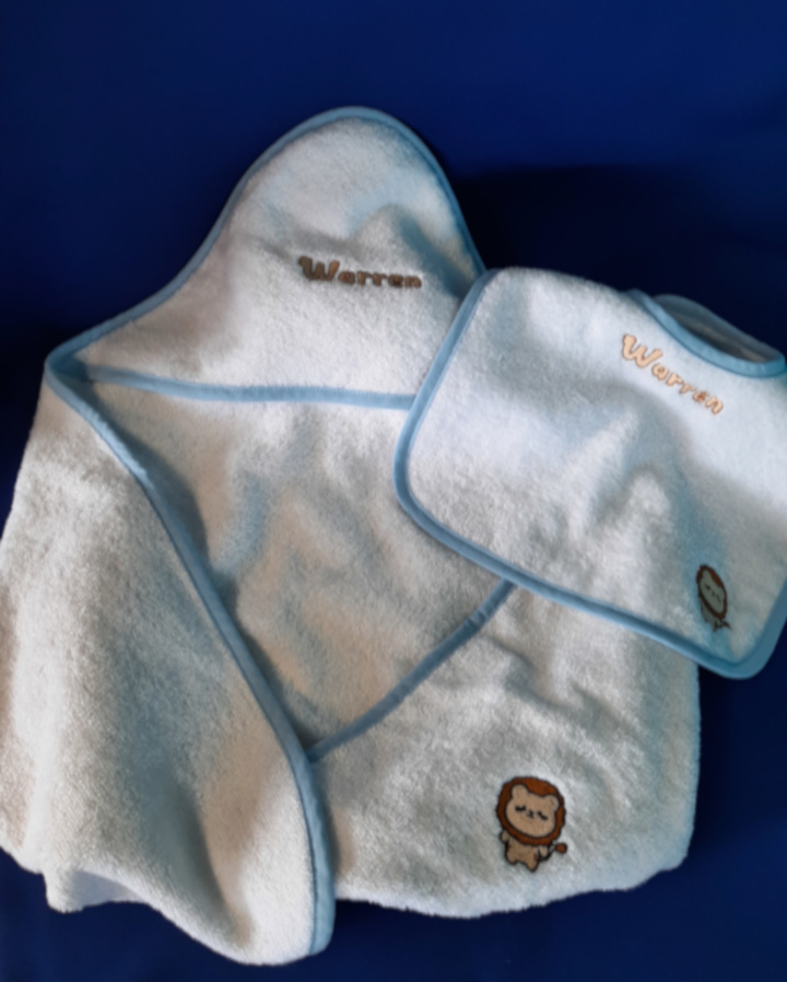 Sortie de bain bébé et bavoir